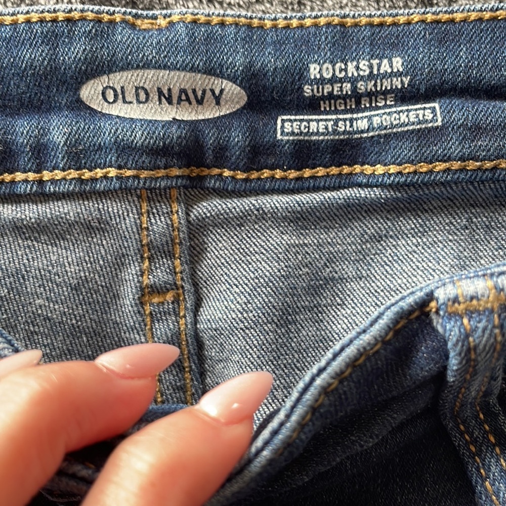 Old Navy Rockstar Super Skinny Jeans - Picture 4 of 6
